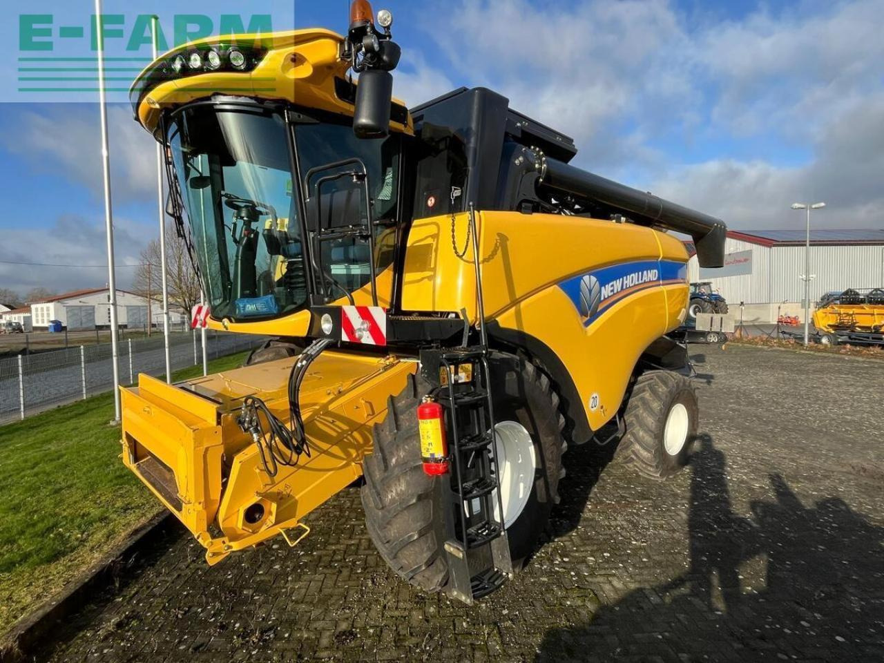 New Holland cx 6.90 schüttler + 25ft sw + sww - Derliaus nuėmimo kombainas: foto 1 New Holland cx 6.90 schüttler + 25ft sw + sww - Derliaus nuėmimo kombainas: foto 1