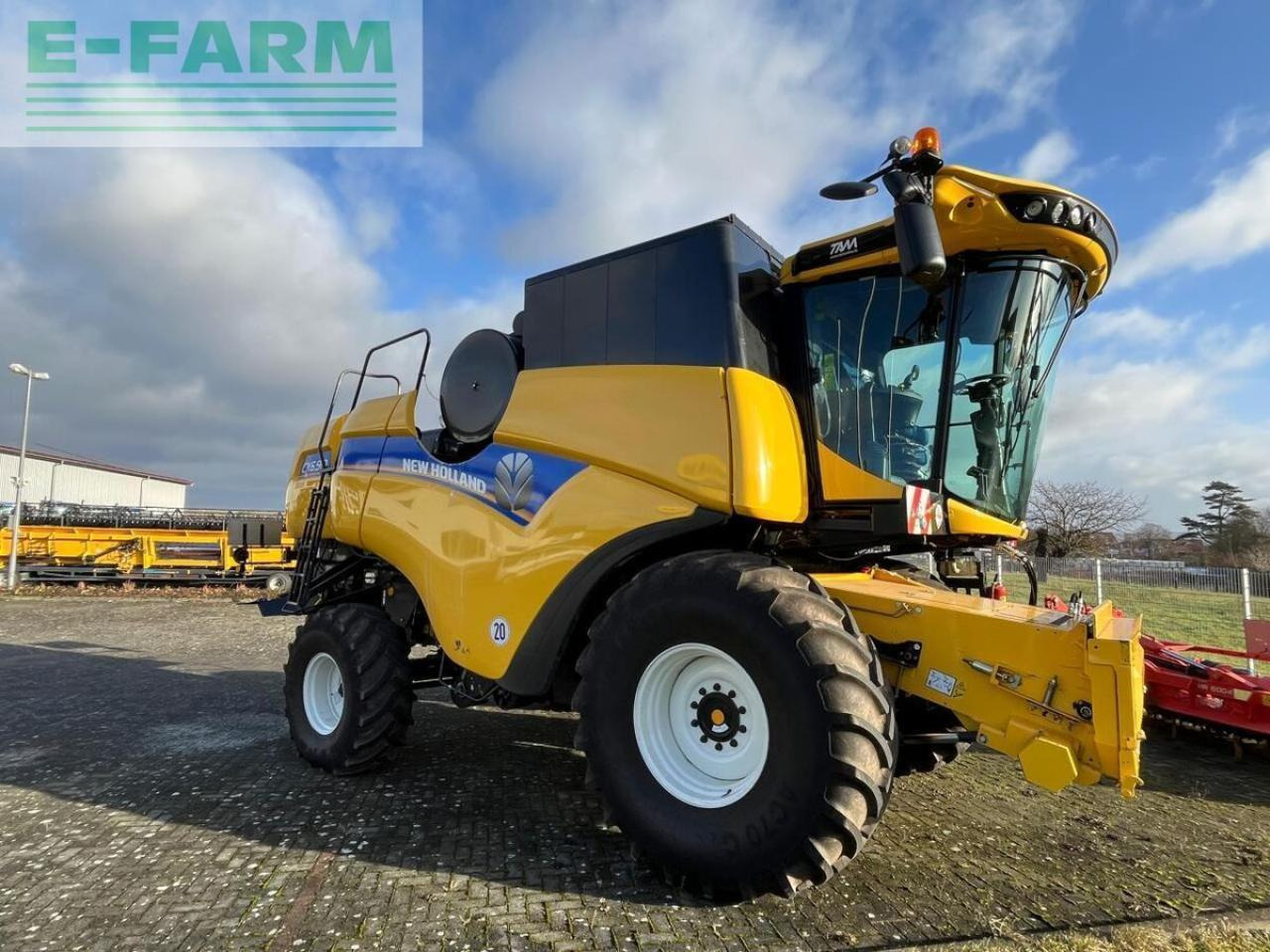 New Holland cx 6.90 schüttler + 25ft sw + sww - Derliaus nuėmimo kombainas: foto 4 New Holland cx 6.90 schüttler + 25ft sw + sww - Derliaus nuėmimo kombainas: foto 4