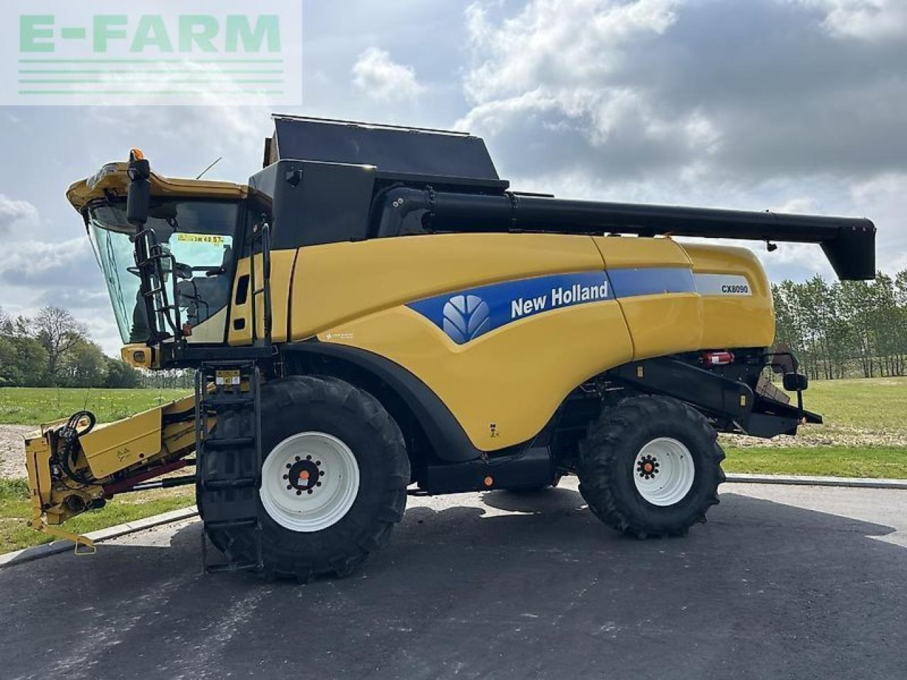 New Holland cx 8090 - Derliaus nuėmimo kombainas: foto 1 New Holland cx 8090 - Derliaus nuėmimo kombainas: foto 1