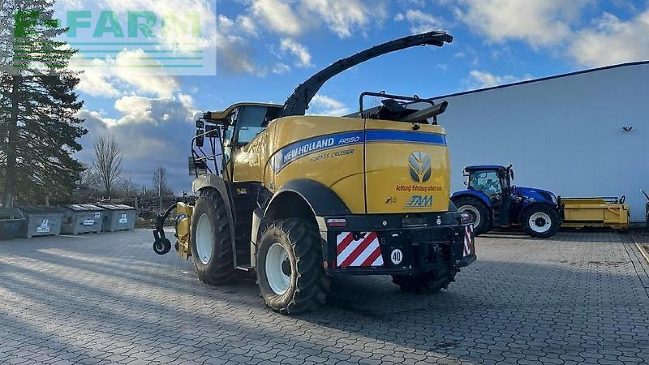 New Holland fr 550 häcksler inkl. pickup + maisgebiss bruttopreis - Pašarų kombainas: foto 2 New Holland fr 550 häcksler inkl. pickup + maisgebiss bruttopreis - Pašarų kombainas: foto 2
