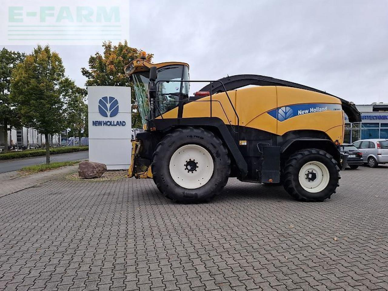 New Holland fr9060 / fr 9060 mit allrad - Pašarų kombainas: foto 1 New Holland fr9060 / fr 9060 mit allrad - Pašarų kombainas: foto 1