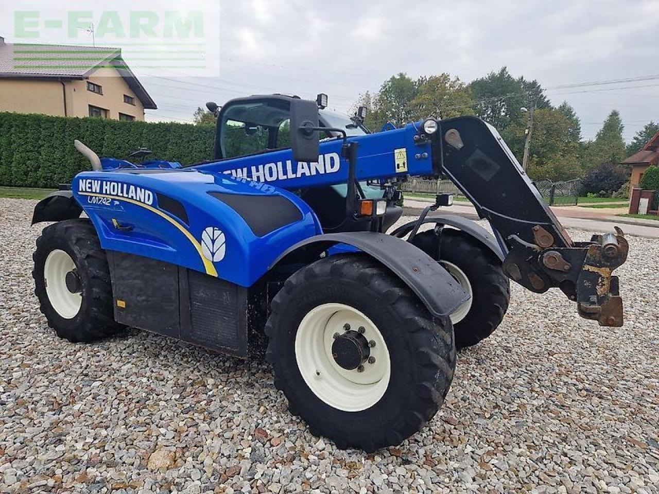 New Holland lm 7.42 - Ratinis krautuvas: foto 1 New Holland lm 7.42 - Ratinis krautuvas: foto 1