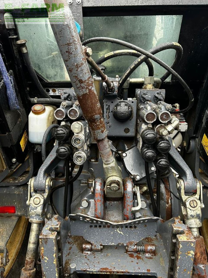 New Holland m 100/8160 - Traktorius: foto 5 New Holland m 100/8160 - Traktorius: foto 5