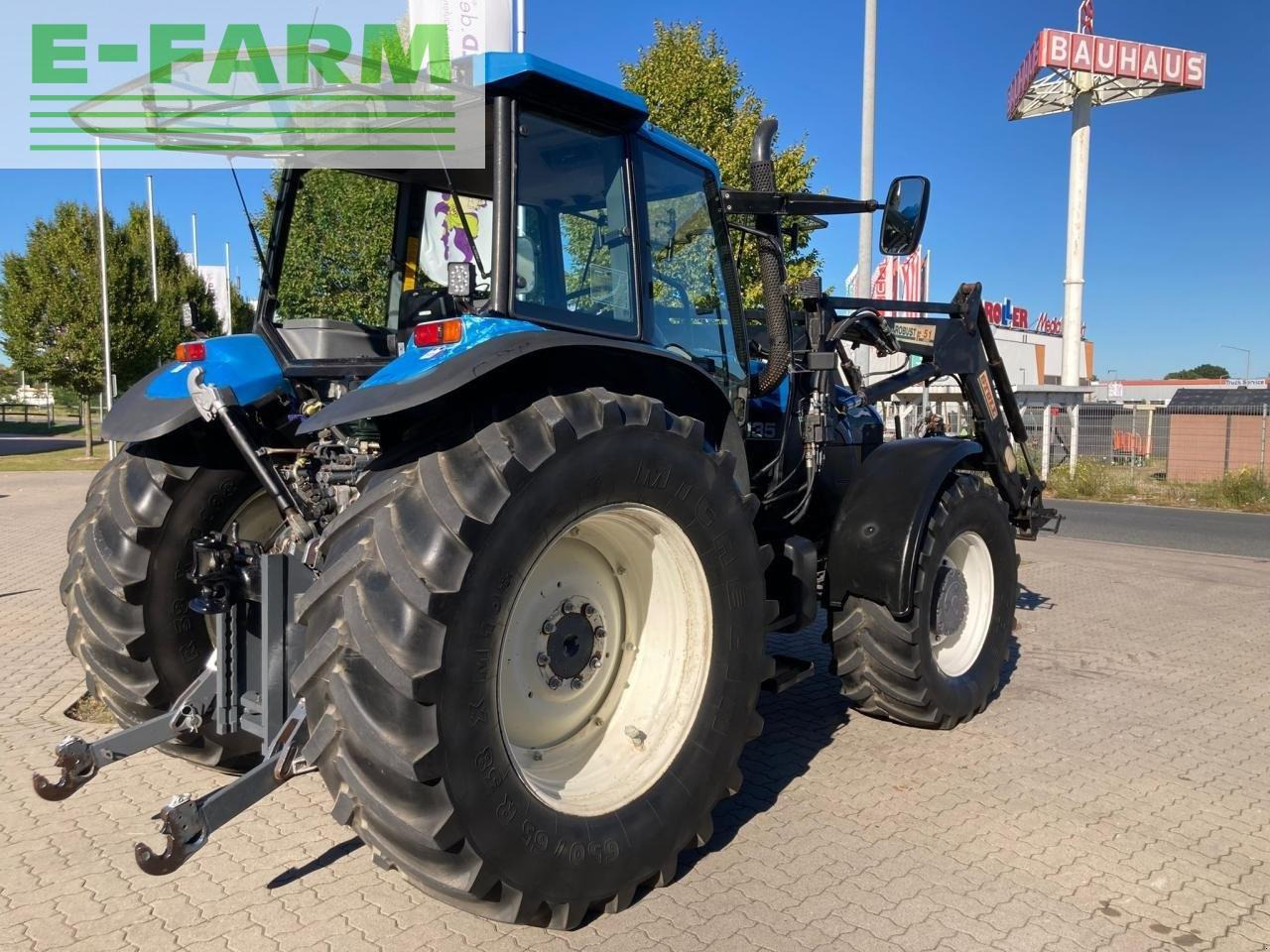 New Holland m 135 - Traktorius: foto 5 New Holland m 135 - Traktorius: foto 5