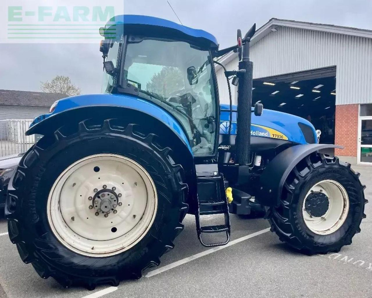 New Holland t 7030 - Traktorius: foto 5 New Holland t 7030 - Traktorius: foto 5