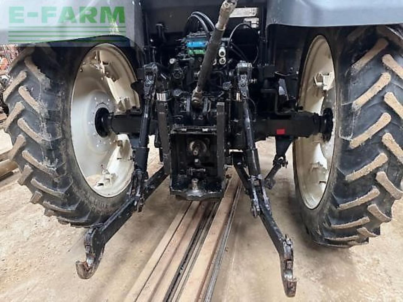 New Holland t6030 - Traktorius: foto 5 New Holland t6030 - Traktorius: foto 5