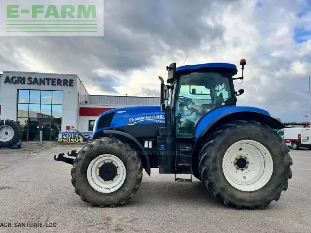 New Holland t7.200 ac - Traktorius: foto 1 New Holland t7.200 ac - Traktorius: foto 1