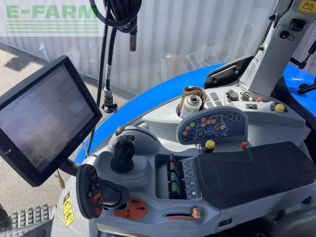 New Holland t7.270 auto command - Traktorius: foto 2 New Holland t7.270 auto command - Traktorius: foto 2