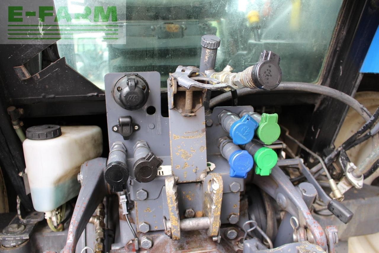 New Holland tl 80 - Traktorius: foto 5 New Holland tl 80 - Traktorius: foto 5