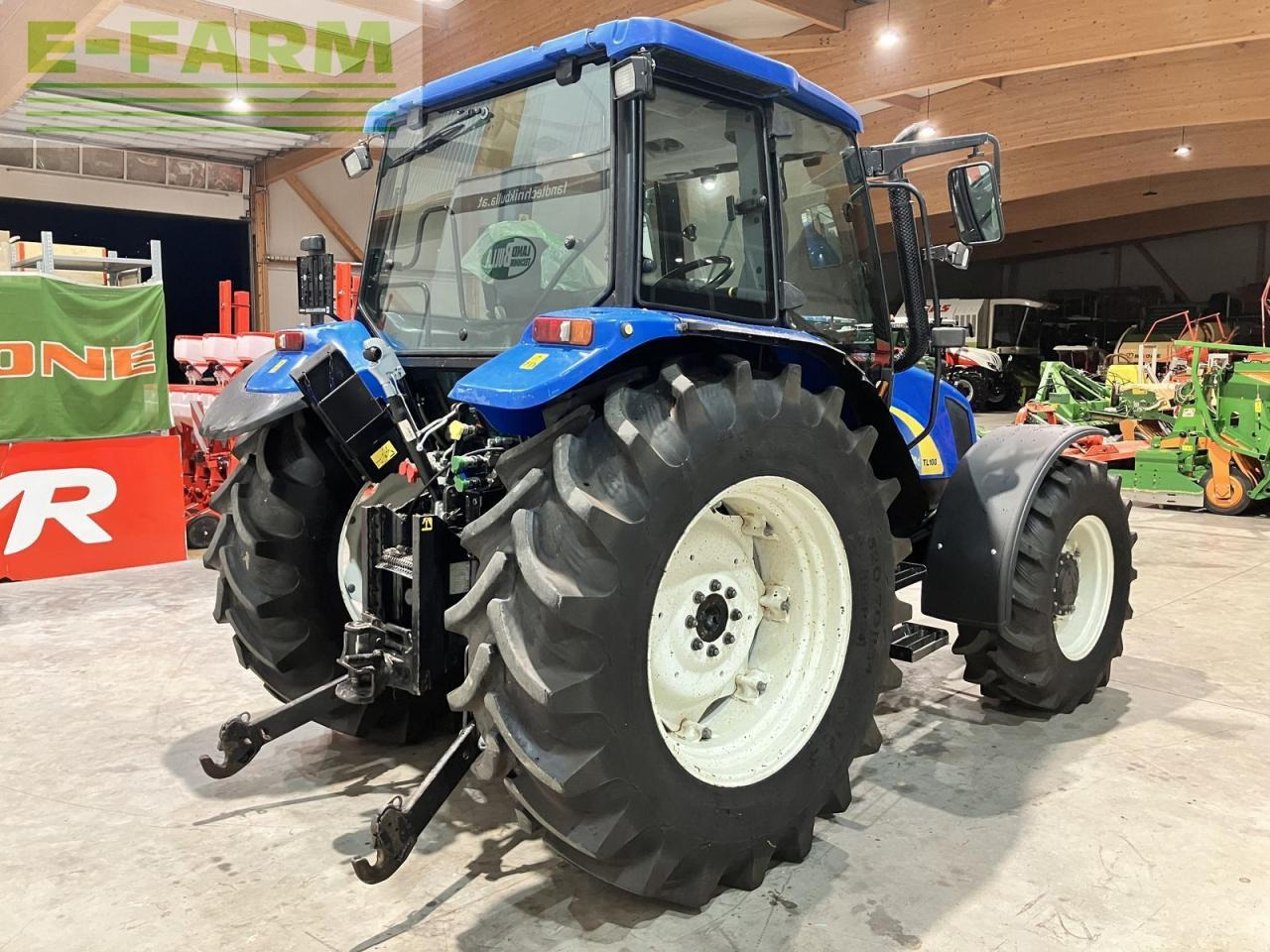 New Holland tl100a (4wd) A - Traktorius: foto 3 New Holland tl100a (4wd) A - Traktorius: foto 3
