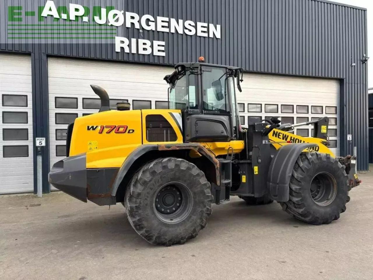 New Holland w 170 d lr - Mini ekskavatorius: foto 2 New Holland w 170 d lr - Mini ekskavatorius: foto 2
