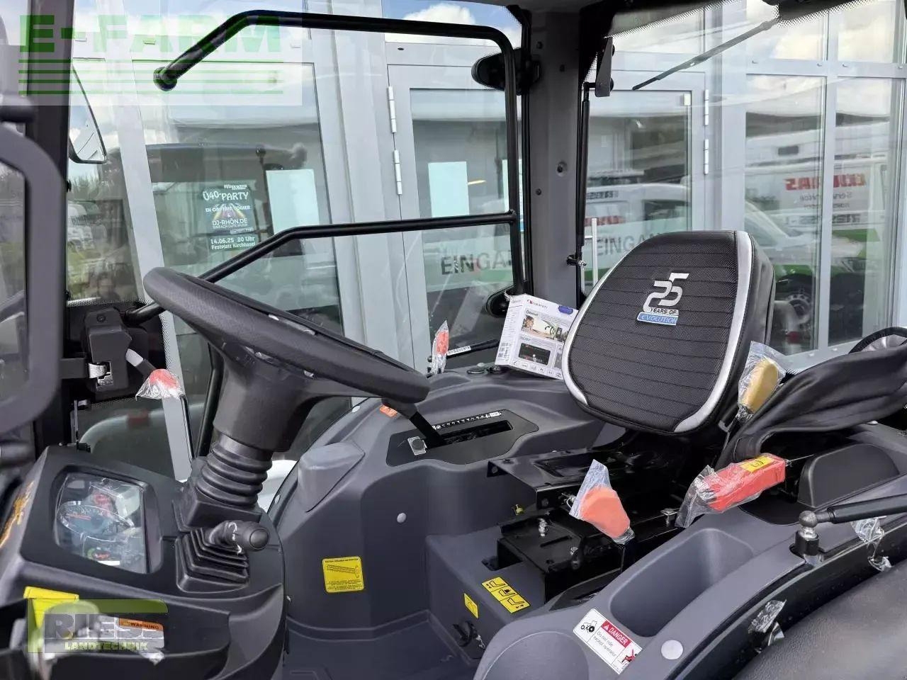 Solis 26 hst kabine panther (black) - Traktorius: foto 4 Solis 26 hst kabine panther (black) - Traktorius: foto 4