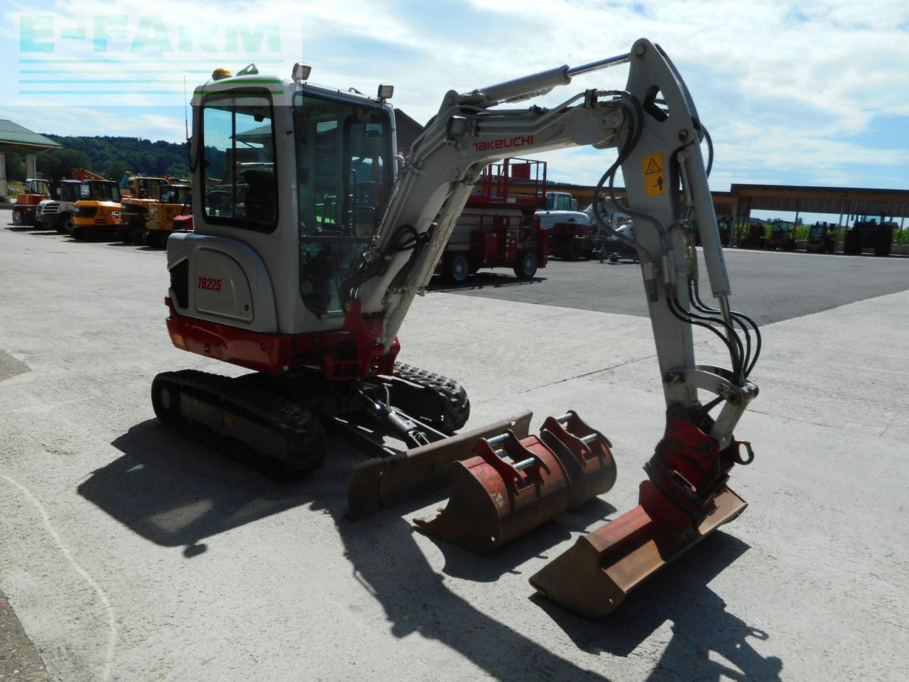 Takeuchi tb 225 mit powertilt + 3 löffel ( 2.400 kg ) - Mini ekskavatorius: foto 5 Takeuchi tb 225 mit powertilt + 3 löffel ( 2.400 kg ) - Mini ekskavatorius: foto 5