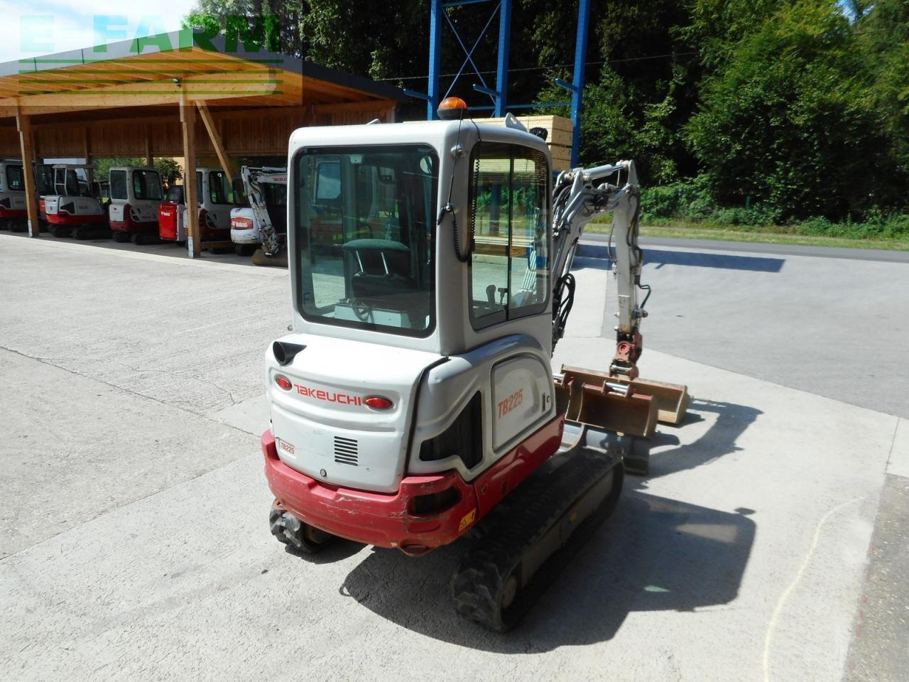 Takeuchi tb 225 mit powertilt + 3 löffel ( 2.400 kg ) - Mini ekskavatorius: foto 4 Takeuchi tb 225 mit powertilt + 3 löffel ( 2.400 kg ) - Mini ekskavatorius: foto 4