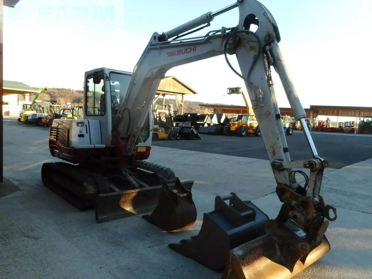 Takeuchi tb 250 mit powertilt + hydr. sw + 3 löffel - Mini ekskavatorius: foto 4 Takeuchi tb 250 mit powertilt + hydr. sw + 3 löffel - Mini ekskavatorius: foto 4