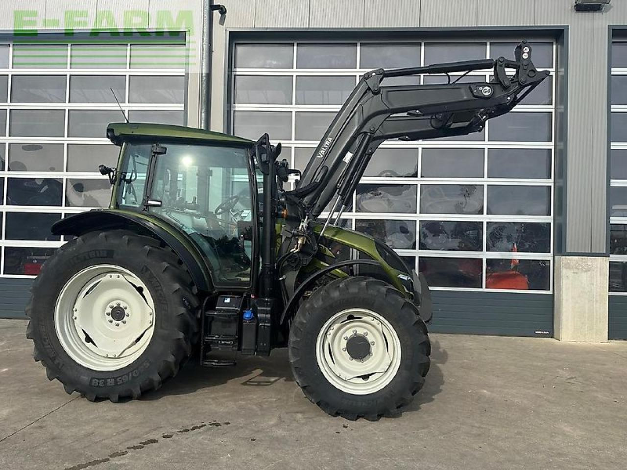 Valtra a105 mit frontlader - Traktorius: foto 2 Valtra a105 mit frontlader - Traktorius: foto 2