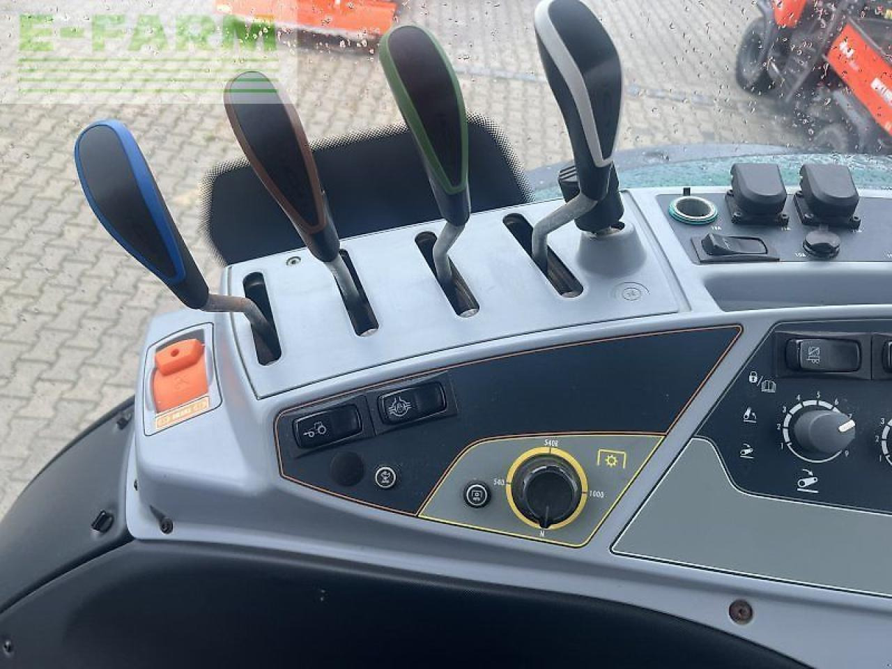 Valtra n 134 aktiv - Traktorius: foto 5 Valtra n 134 aktiv - Traktorius: foto 5