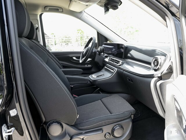 MERCEDES-BENZ V 220 d STYLE kompakt,6Sitzer,Distronic,AHK - Mikroautobusas, Keleivinis furgonas: foto 4 MERCEDES-BENZ V 220 d STYLE kompakt,6Sitzer,Distronic,AHK - Mikroautobusas, Keleivinis furgonas: foto 4