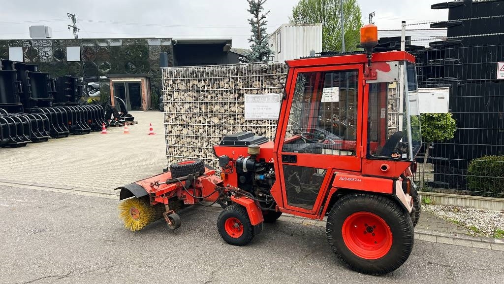 Hako 2300 D Kleintraktor, hyrd. Kehrmaschine, Zapfwelle - Komunalinis traktorius: foto 5 Hako 2300 D Kleintraktor, hyrd. Kehrmaschine, Zapfwelle - Komunalinis traktorius: foto 5