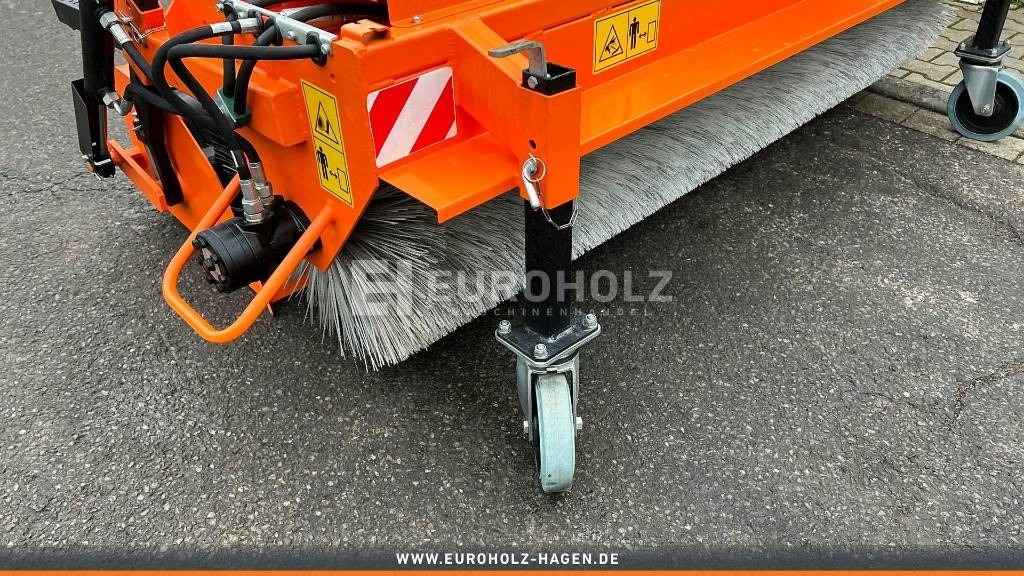 Kehrmaschine ZM2000 Stapleraufnahme - Rotacinė šluota - Komunalinė/ Specializuota technika: foto 4 Kehrmaschine ZM2000 Stapleraufnahme - Rotacinė šluota - Komunalinė/ Specializuota technika: foto 4