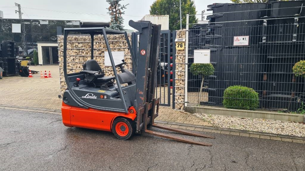 Linde E 14-02, Tripplex bis 4,5 m, Hubkraft 1.400 kg - Elektrinis krautuvas: foto 4 Linde E 14-02, Tripplex bis 4,5 m, Hubkraft 1.400 kg - Elektrinis krautuvas: foto 4