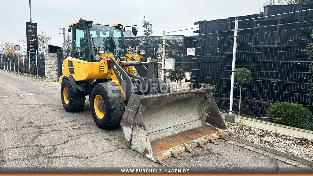 Volvo L 28 F, Radlader, hydr. Schnellwechsler, Schaufel - Ratinis krautuvas: foto 4 Volvo L 28 F, Radlader, hydr. Schnellwechsler, Schaufel - Ratinis krautuvas: foto 4
