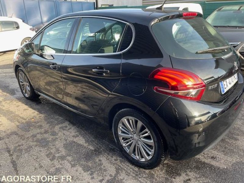 208 ALLURE PT 110cv-05/2016- 87950 KM - Lengvasis automobilis: foto 2 208 ALLURE PT 110cv-05/2016- 87950 KM - Lengvasis automobilis: foto 2