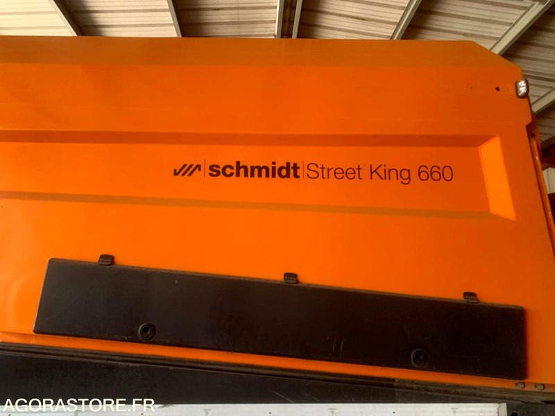 BALAYEUSE COMPOSÉE D'UN PORTEUR MERCEDES ET D'UN SYSTÈME DE BALAYAGE SCHMIDT - Gatvių šlavimo mašina: foto 4 BALAYEUSE COMPOSÉE D'UN PORTEUR MERCEDES ET D'UN SYSTÈME DE BALAYAGE SCHMIDT - Gatvių šlavimo mašina: foto 4