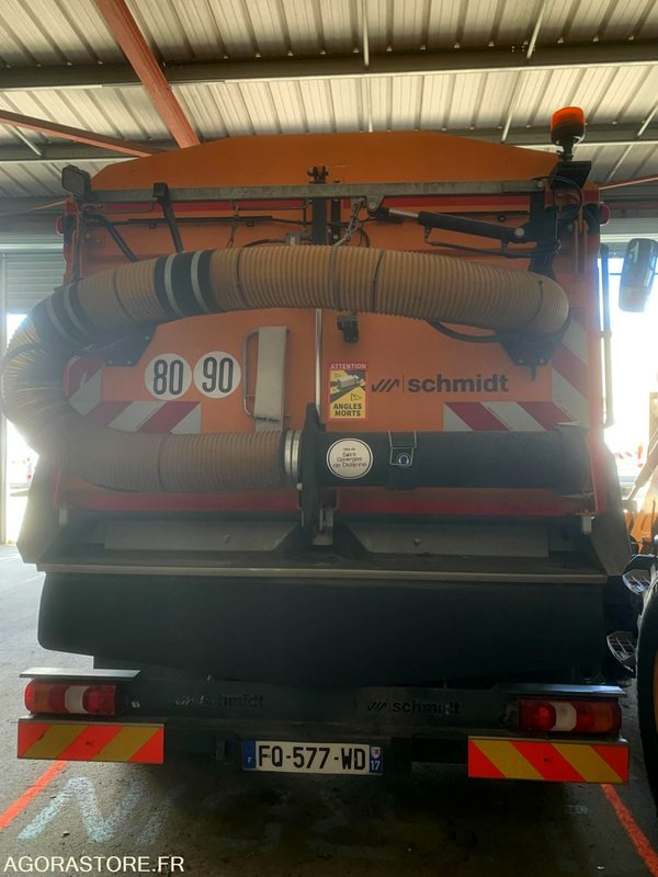 BALAYEUSE COMPOSÉE D'UN PORTEUR MERCEDES ET D'UN SYSTÈME DE BALAYAGE SCHMIDT - Gatvių šlavimo mašina: foto 5 BALAYEUSE COMPOSÉE D'UN PORTEUR MERCEDES ET D'UN SYSTÈME DE BALAYAGE SCHMIDT - Gatvių šlavimo mašina: foto 5