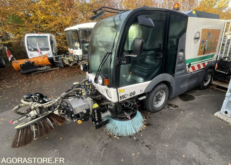 BALAYEUSE MATHIEU AZURA DE 2013 - Gatvių šlavimo mašina: foto 1 BALAYEUSE MATHIEU AZURA DE 2013 - Gatvių šlavimo mašina: foto 1