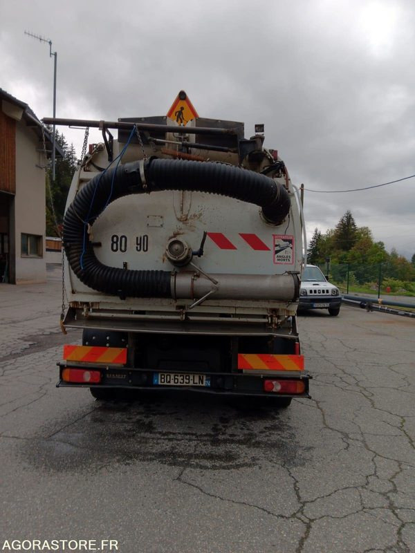 BALAYEUSE de Voiries- RENAULT MIDLUM 220 DXI avec aspiratrice EUROVOIRIE - Gatvių šlavimo mašina: foto 3 BALAYEUSE de Voiries- RENAULT MIDLUM 220 DXI avec aspiratrice EUROVOIRIE - Gatvių šlavimo mašina: foto 3