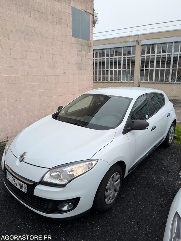 BERLINE MEGANE RENAULT 1.5 DCI BON ETAT 5 PLACES 200 010 KM - Lengvasis automobilis: foto 3 BERLINE MEGANE RENAULT 1.5 DCI BON ETAT 5 PLACES 200 010 KM - Lengvasis automobilis: foto 3