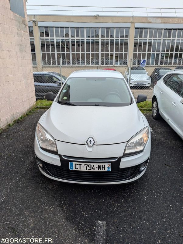 BERLINE MEGANE RENAULT 1.5 DCI BON ETAT 5 PLACES 200 010 KM - Lengvasis automobilis: foto 1 BERLINE MEGANE RENAULT 1.5 DCI BON ETAT 5 PLACES 200 010 KM - Lengvasis automobilis: foto 1