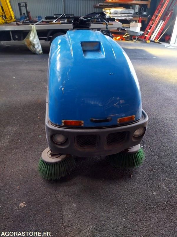 Balayeuse aspiratrice de trottoirs TENNANT LITTER HAWK 4100 - Gatvių šlavimo mašina: foto 5 Balayeuse aspiratrice de trottoirs TENNANT LITTER HAWK 4100 - Gatvių šlavimo mašina: foto 5