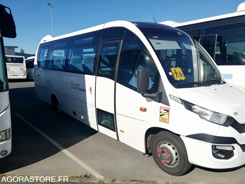 Bus Iveco UNVI 70C17 - 2017 - 120 000 km - Mokyklinis autobusas: foto 1 Bus Iveco UNVI 70C17 - 2017 - 120 000 km - Mokyklinis autobusas: foto 1