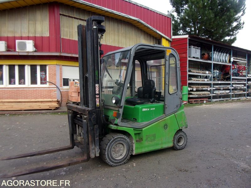CHARIOT ÉLÉVATEUR 3 TONNES POSITIONNEUR DE FOURCHES ELECTRIQUE CESAB - Elektrinis krautuvas: foto 2 CHARIOT ÉLÉVATEUR 3 TONNES POSITIONNEUR DE FOURCHES ELECTRIQUE CESAB - Elektrinis krautuvas: foto 2