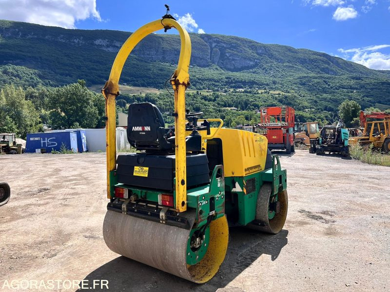 COMPACTEUR AMMANN AV26-2 ROULEAU TANDEM VIBRANT ARTICULÉ - ANNÉE 2008 - 1765 H - Volas: foto 4 COMPACTEUR AMMANN AV26-2 ROULEAU TANDEM VIBRANT ARTICULÉ - ANNÉE 2008 - 1765 H - Volas: foto 4
