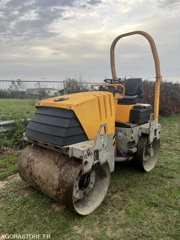 COMPACTEUR DOUBLE BILLE - Volas: foto 1 COMPACTEUR DOUBLE BILLE - Volas: foto 1