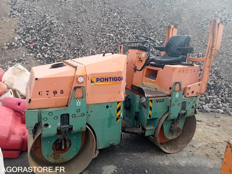 COMPACTEUR TANDEM AMMANN AV23-2 -- 2001 -- ENVIRON 800 HEURES - Volas: foto 1 COMPACTEUR TANDEM AMMANN AV23-2 -- 2001 -- ENVIRON 800 HEURES - Volas: foto 1