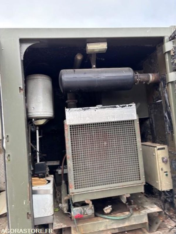 CONTENEUR AMPLIROLL 20 PIEDS AMENAGE AVEC GROUPE ELECTROGENE 130 KVA - Hook-lift sunkvežimis: foto 5 CONTENEUR AMPLIROLL 20 PIEDS AMENAGE AVEC GROUPE ELECTROGENE 130 KVA - Hook-lift sunkvežimis: foto 5