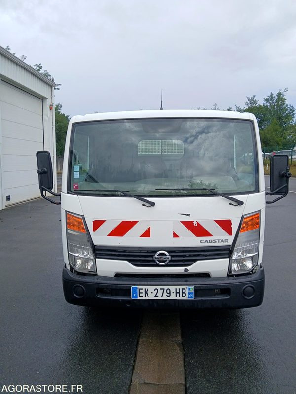 Camion plateau Nissan - 2008 - 230.040 km - Mažas savivartis: foto 3 Camion plateau Nissan - 2008 - 230.040 km - Mažas savivartis: foto 3