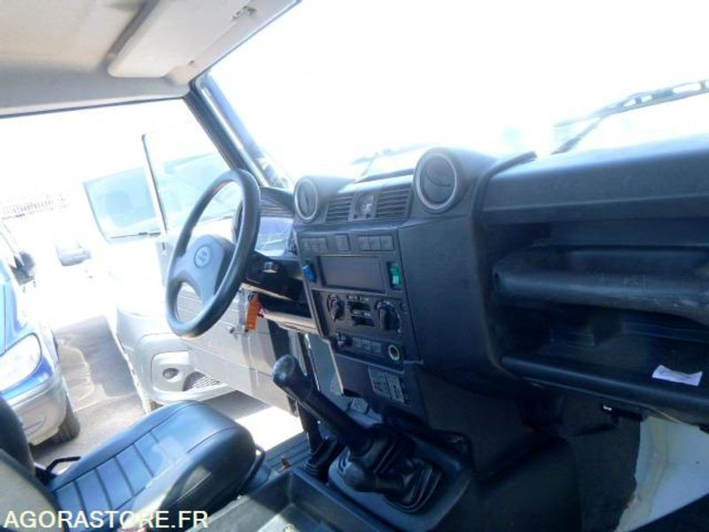 DEFENDER -Land Rover - 131930km - 122ch - Visureigis: foto 4 DEFENDER -Land Rover - 131930km - 122ch - Visureigis: foto 4