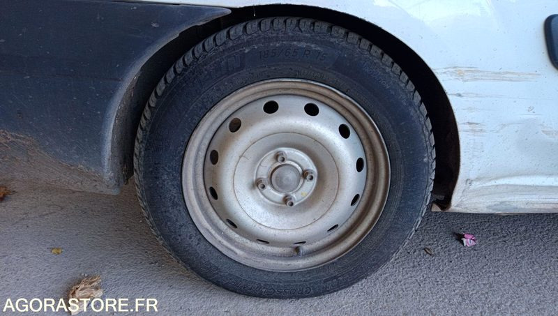 Dacia Logan - 2012 - 111131km - Pikapas: foto 4 Dacia Logan - 2012 - 111131km - Pikapas: foto 4