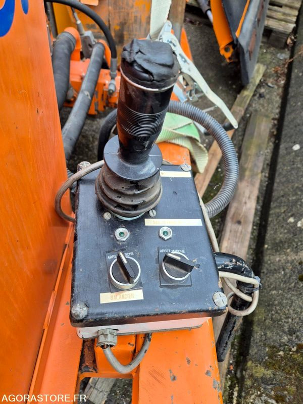 EPAREUSE FRONTALE CMV 450F 1999 - Smulkintuvas su manipuliatoriumi: foto 4 EPAREUSE FRONTALE CMV 450F 1999 - Smulkintuvas su manipuliatoriumi: foto 4