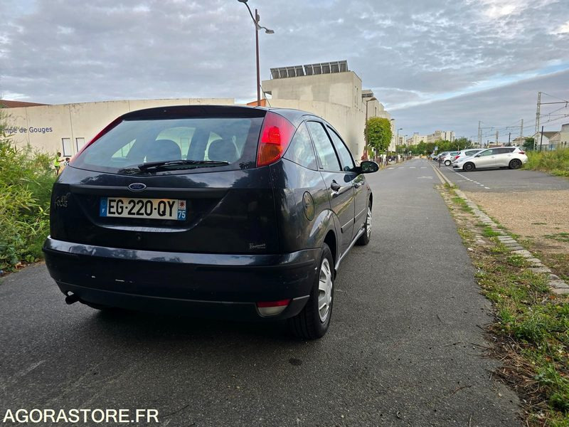 FORD FOCUS 1.6 - ESSENCE - 158 000 KM - Lengvasis automobilis: foto 4 FORD FOCUS 1.6 - ESSENCE - 158 000 KM - Lengvasis automobilis: foto 4