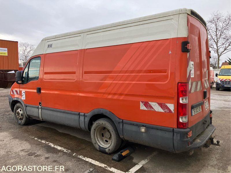 IVECO - 50C15 - 2007 / 332349 KM (P2001860) - Krovininis mikroautobusas: foto 1 IVECO - 50C15 - 2007 / 332349 KM (P2001860) - Krovininis mikroautobusas: foto 1