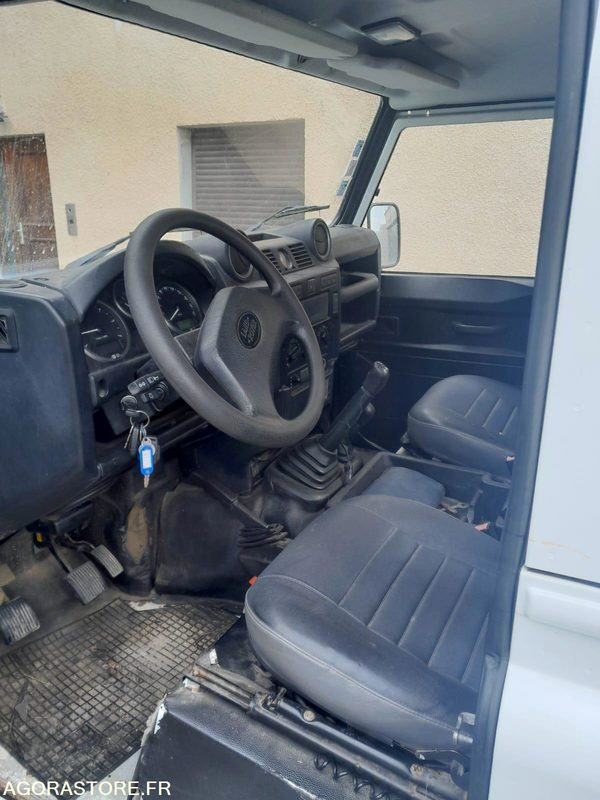 LAND ROVER DEFENDER 110 - 2012 - 81370KM - Visureigis: foto 3 LAND ROVER DEFENDER 110 - 2012 - 81370KM - Visureigis: foto 3