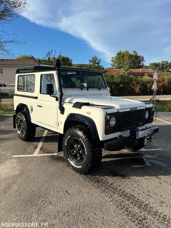 LAND ROVER DEFENDER 90 - Visureigis: foto 1 LAND ROVER DEFENDER 90 - Visureigis: foto 1