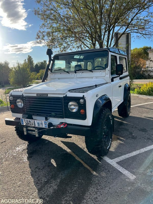 LAND ROVER DEFENDER 90 - Visureigis: foto 2 LAND ROVER DEFENDER 90 - Visureigis: foto 2