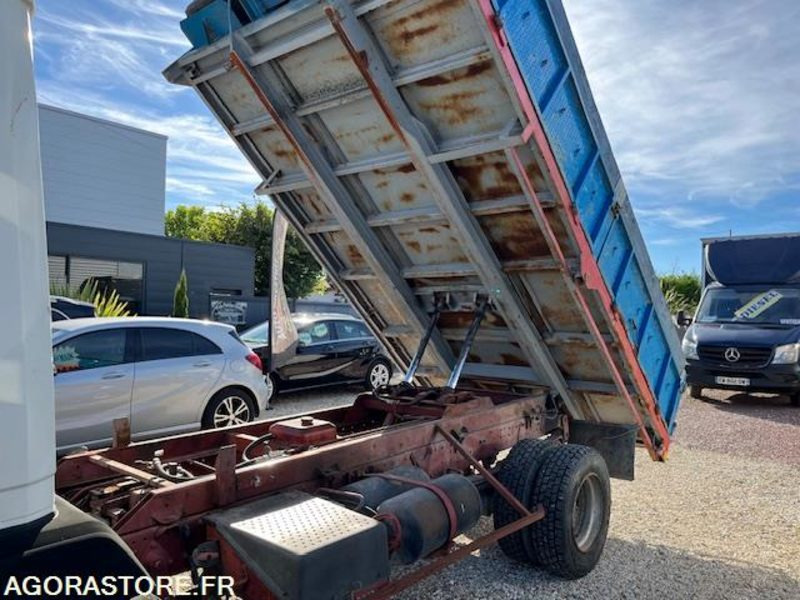 MERCEDES 809 D BENNE 7T5 - 1990 - 186 490km NOMBREUX TRAVAUX EFFECTUES/FACTURES - Mažas savivartis: foto 5 MERCEDES 809 D BENNE 7T5 - 1990 - 186 490km NOMBREUX TRAVAUX EFFECTUES/FACTURES - Mažas savivartis: foto 5